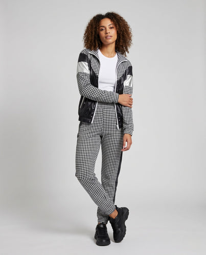 Damen Sportliches und stylisches Trainingsanzug Shop Nory