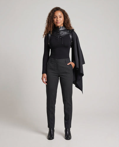 Damen Kapuzenumhang aus hochwertigem Material mit edlem Fellkragen Shop Nory