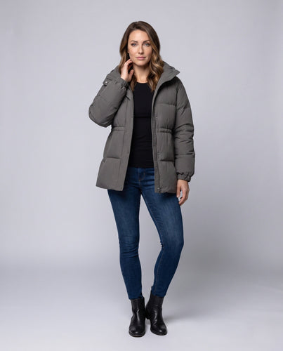 Damen Nan Kompakt Outdoor Daunenjacke mit hohem Kragen, Kinnschutz und elastischen Bündchen