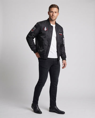 Herren Bomberjacke im Militärstil mit Patch-Applikationen und Reißverschlusstaschen am Arm