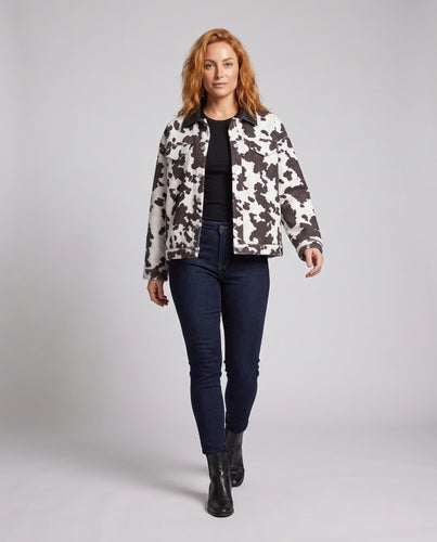 Damen Kurze Trucker-Jacke im Bouclé-Cowprint mit Kunstlederkragen Shop Nory