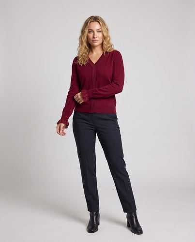 Damen Feiner V‑Ausschnitt-Feinstrickpullover mit plisseeverzierten Kanten und fließender Silhouette Shop Nory