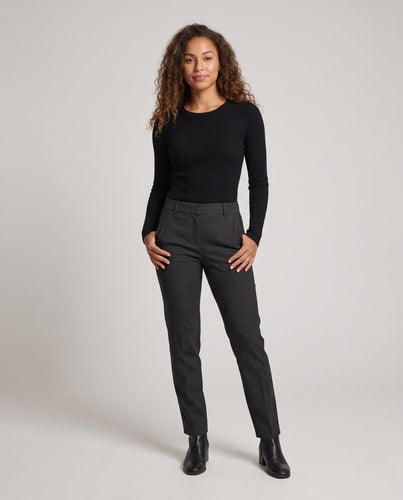 Damen Feinstrick-Rundhalspullover mit feiner Rippenstruktur und leicht tailliertem Saum Shop Nory
