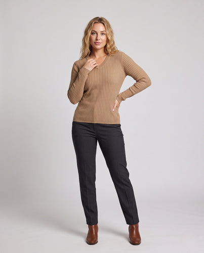 Damen Figurnaher Feinstrickpullover mit breiter Rippstruktur und V-Ausschnitt Shop Nory