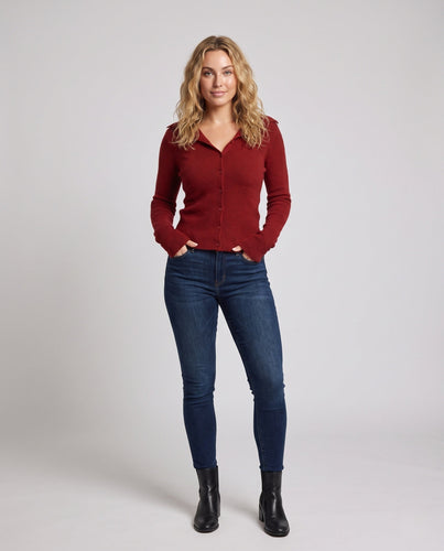 Damen Figurnahes Feinstrick-Cardigan mit kleinem Reverskragen und feiner Rippenstruktur Shop Nory