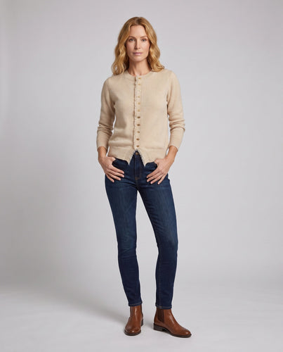 Damen Flauschiger Feinstrick-Cardigan mit dekorativer Knopfleiste und Fransenblende Shop Nory