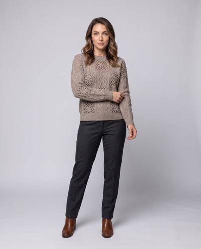 Damen Flauschiger Strukturstrick-Pullover mit Zopfmuster und Ajourblüten-Paneelen Shop Nory