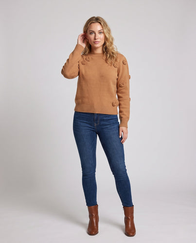 Damen Kaschmir‑Look Feinstrickpullover mit dreidimensionalen Rosenapplikationen und geripptem Saum Shop Nory