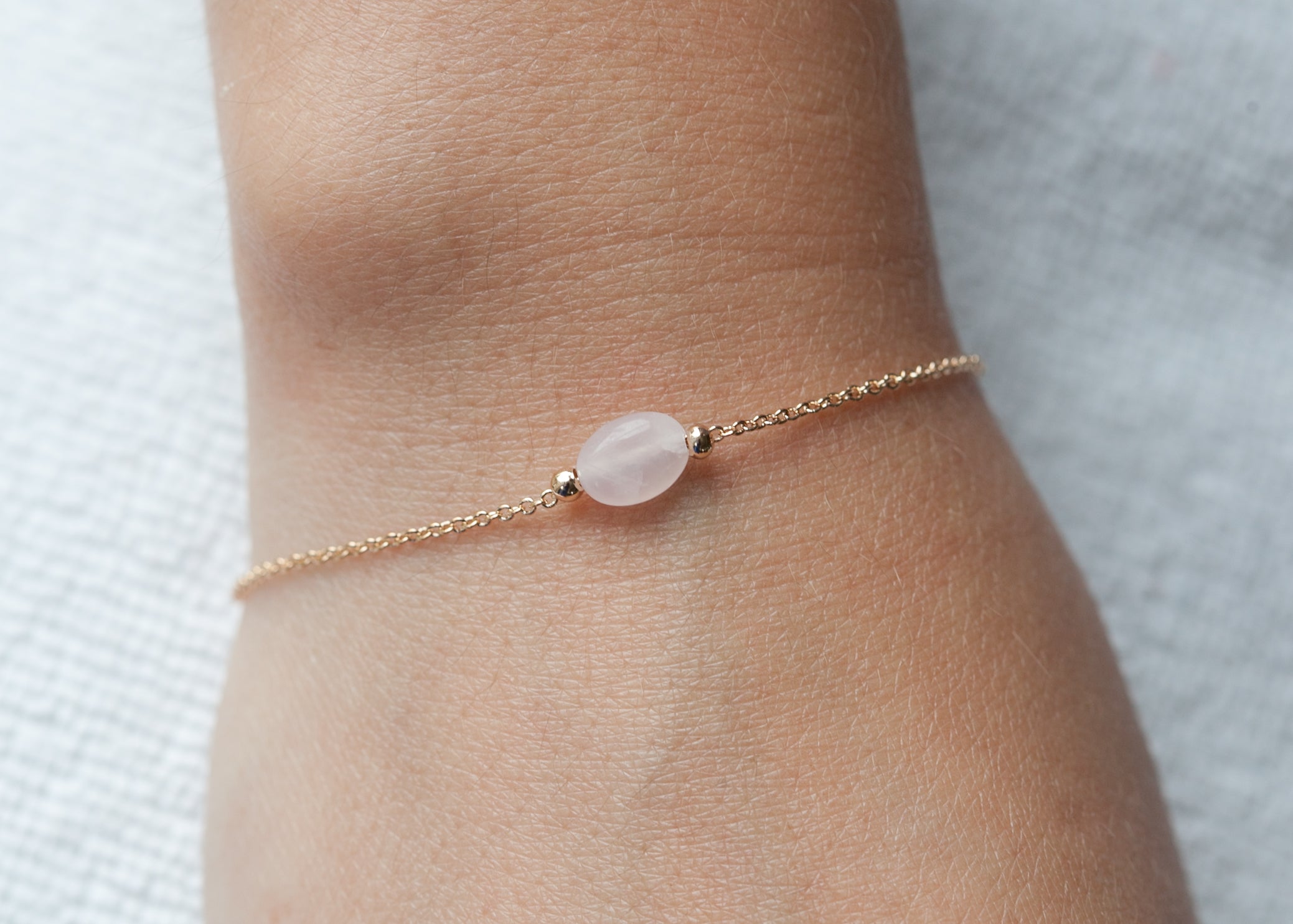 Armband mit einem Rosenquarz-Anhänger - 18K vergoldet | Shop Nory