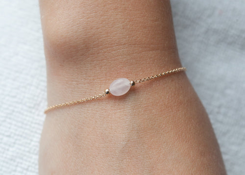 Armband mit einem Rosenquarz-Anhänger - 18K vergoldet | Shop Nory