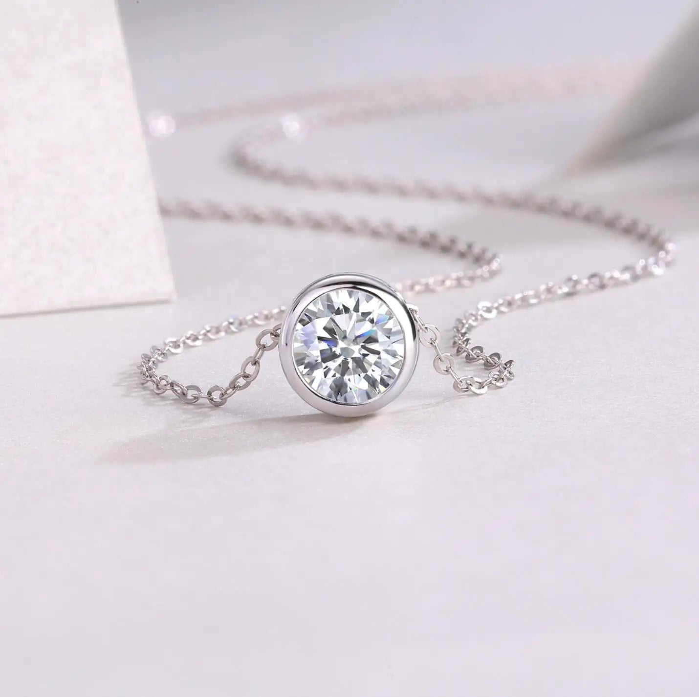 Strahlende Moissanit Luxus Halskette - 18k Vergoldete Eleganz | Shop Nory