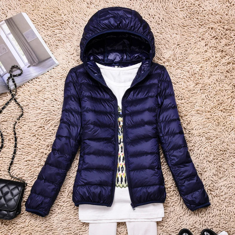 ShopNory | Ultraleichte Damen Daunenjacke mit Kapuze