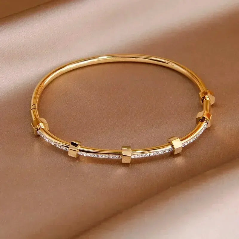 Elegante Cubic-Zirkonia-Armbänder für Frauen in Gold und Silber | Shop Nory