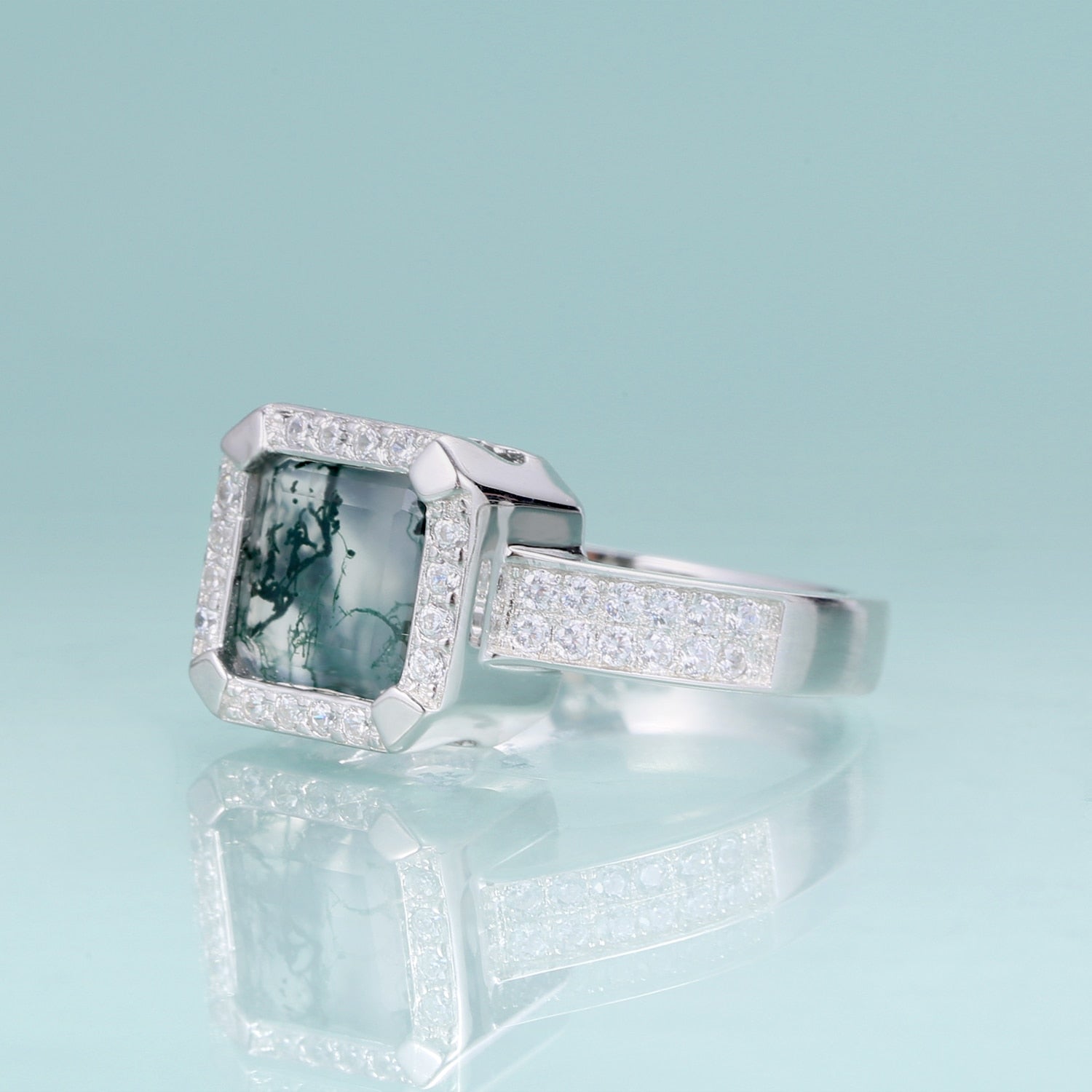 Herrenring aus Moosachat mit quadratischer Halo-Fassung in Silber | Shop Nory