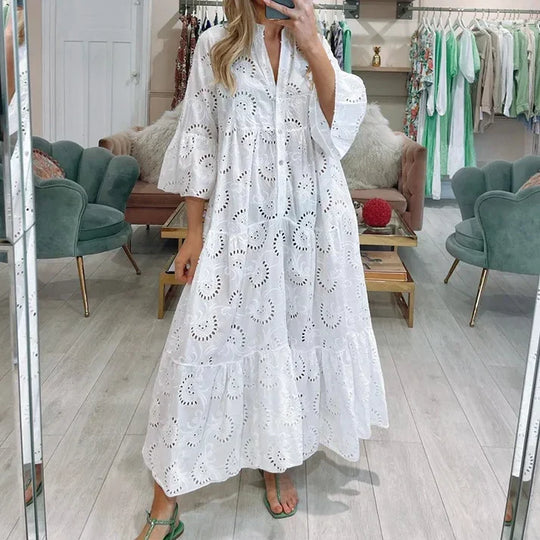 Elegantes Kleid mit Lochstickerei
