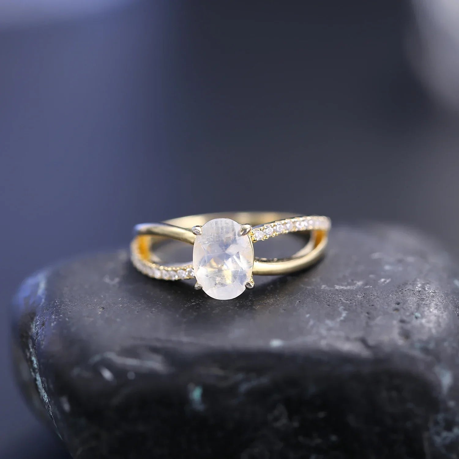 Viktorianischer Mondsteinring mit doppelten Schichten und CZ Goldring für Damen | Shop Nory