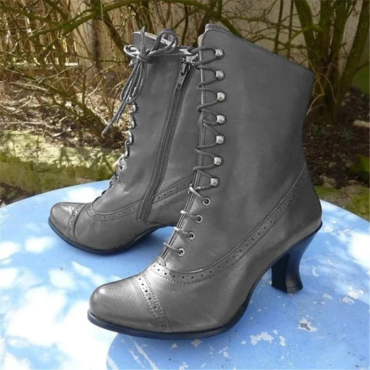 Viktorianische Schnürstiefel mit Absatz