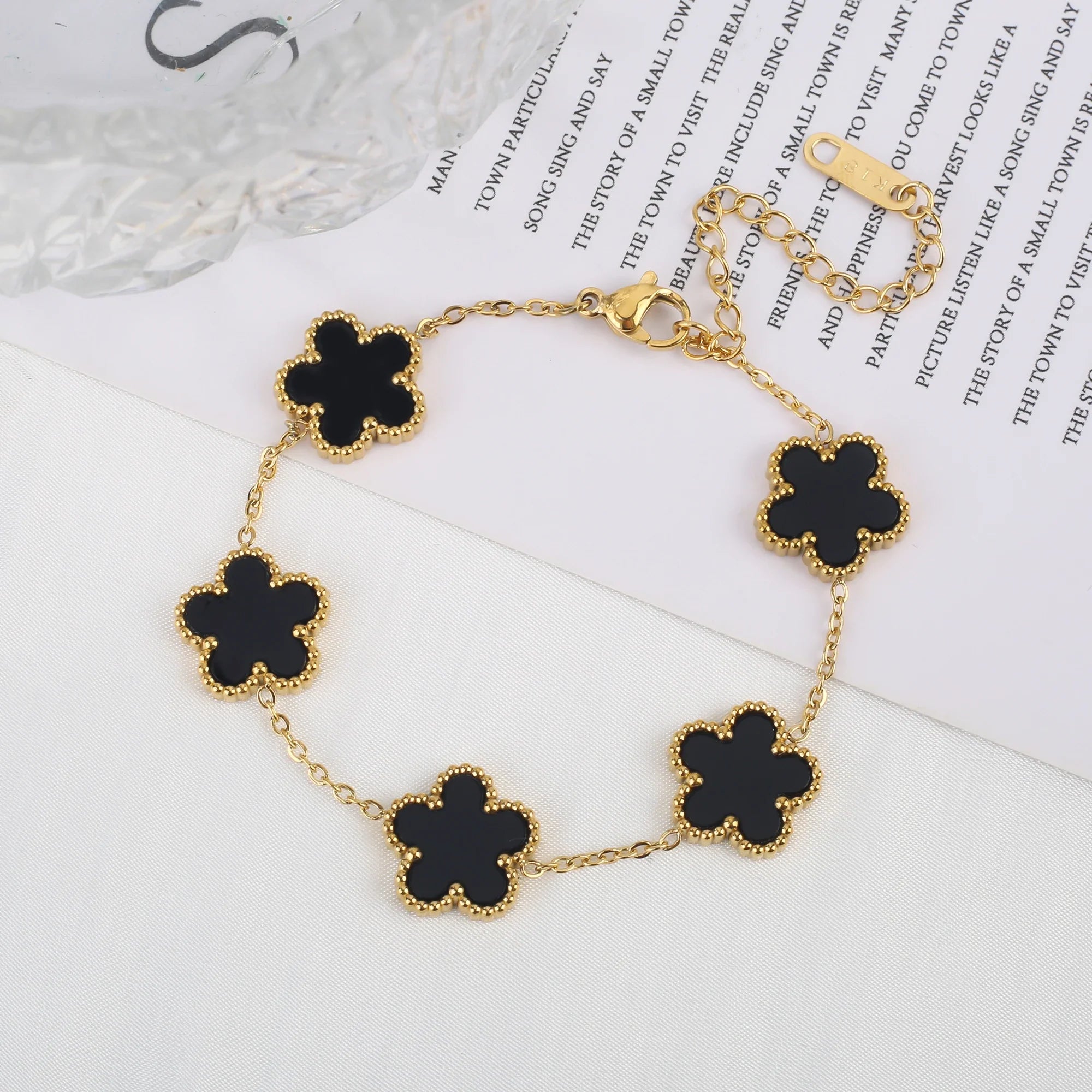 Klassisches Edelstahl Fünf-Blumen-Armband für Damen Shop Nory
