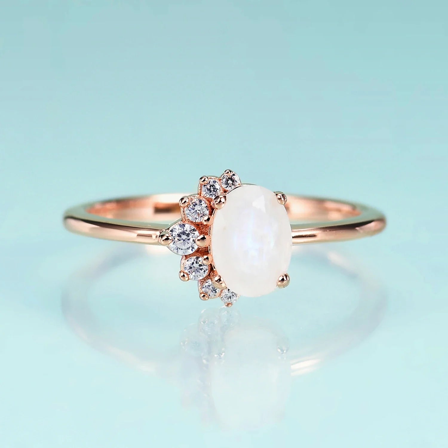 Roségold-Mondsteinring mit klaren Zirkonia, angeordnet in einem Halbkreis, Ehering für Frauen | Shop Nory