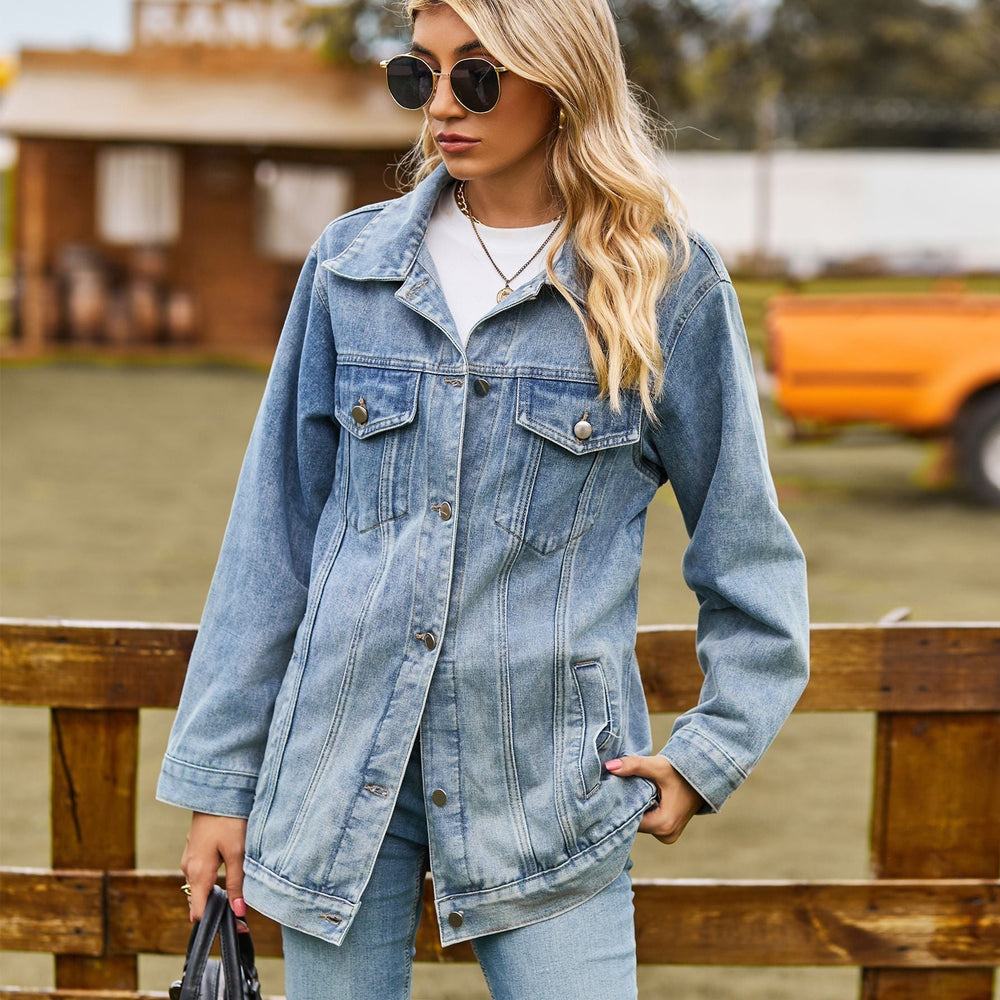 Die Vintage Jeansjacke Unter Ihrem Mantel