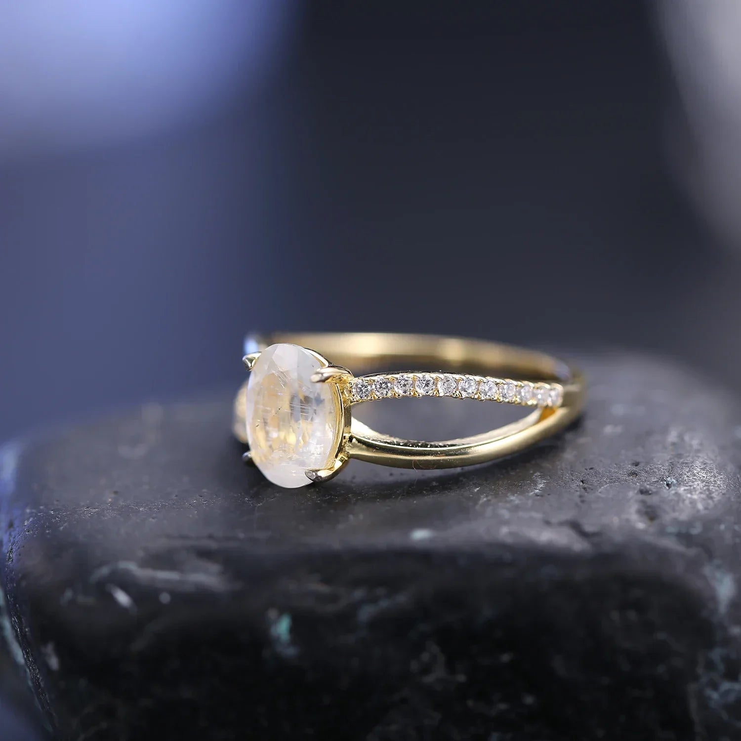Viktorianischer Mondsteinring mit doppelten Schichten und CZ Goldring für Damen | Shop Nory