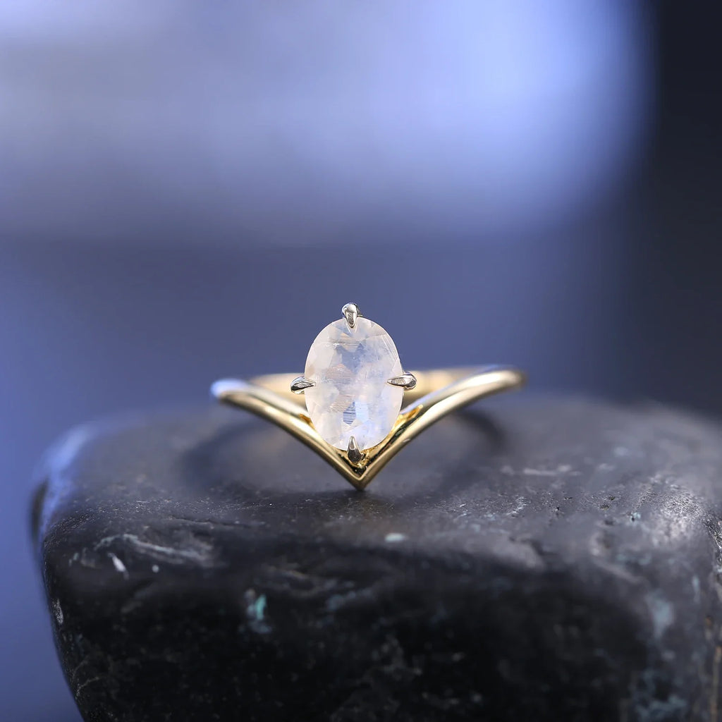 Geschwungener Ehering mit echtem Mondstein aus Sterlingsilber | Shop Nory