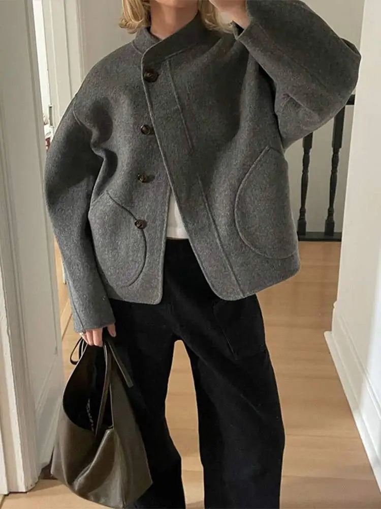 Kurze Wolljacke mit Knöpfen Warm und Stilvoll Zeitloses Design