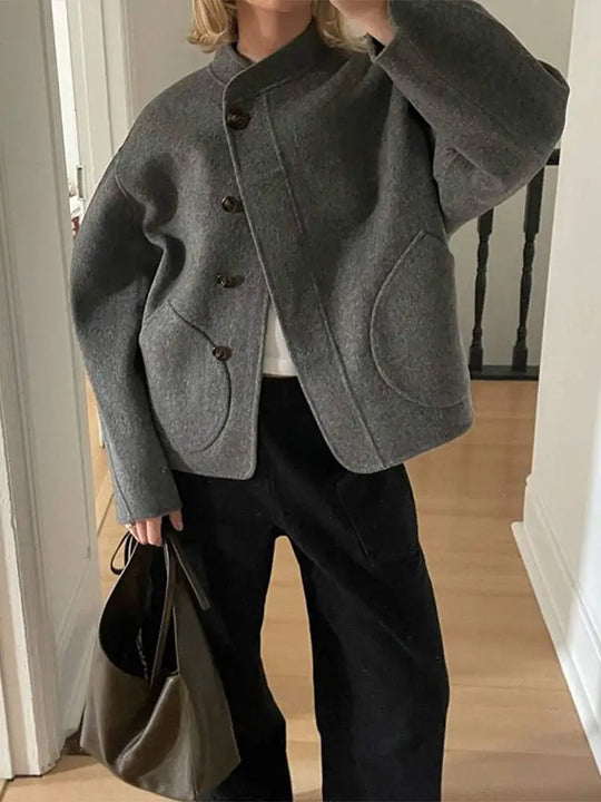 Kurze Wolljacke mit Knöpfen Warm und Stilvoll Zeitloses Design