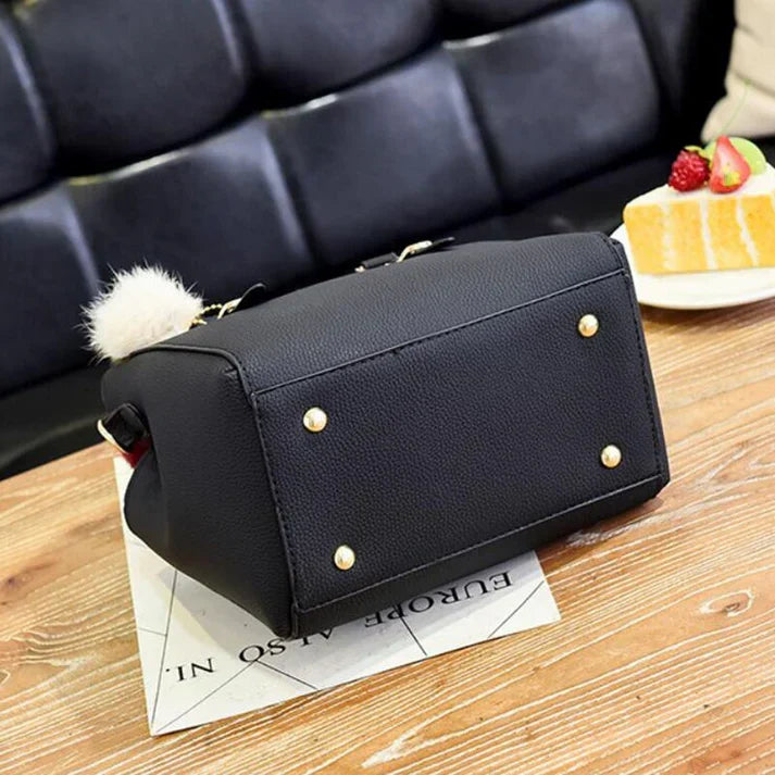 Handtasche mit Anhänger
