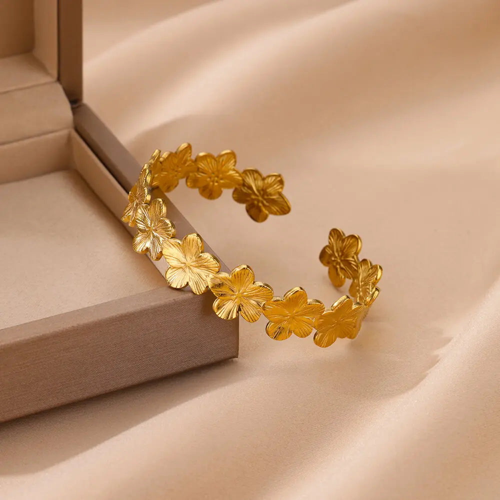Vintage Floral Armreif – Goldfarbiger Edelstahl-Bangle für Frauen Shop Nory