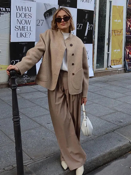 Kurze Wolljacke mit Knöpfen Warm und Stilvoll Zeitloses Design