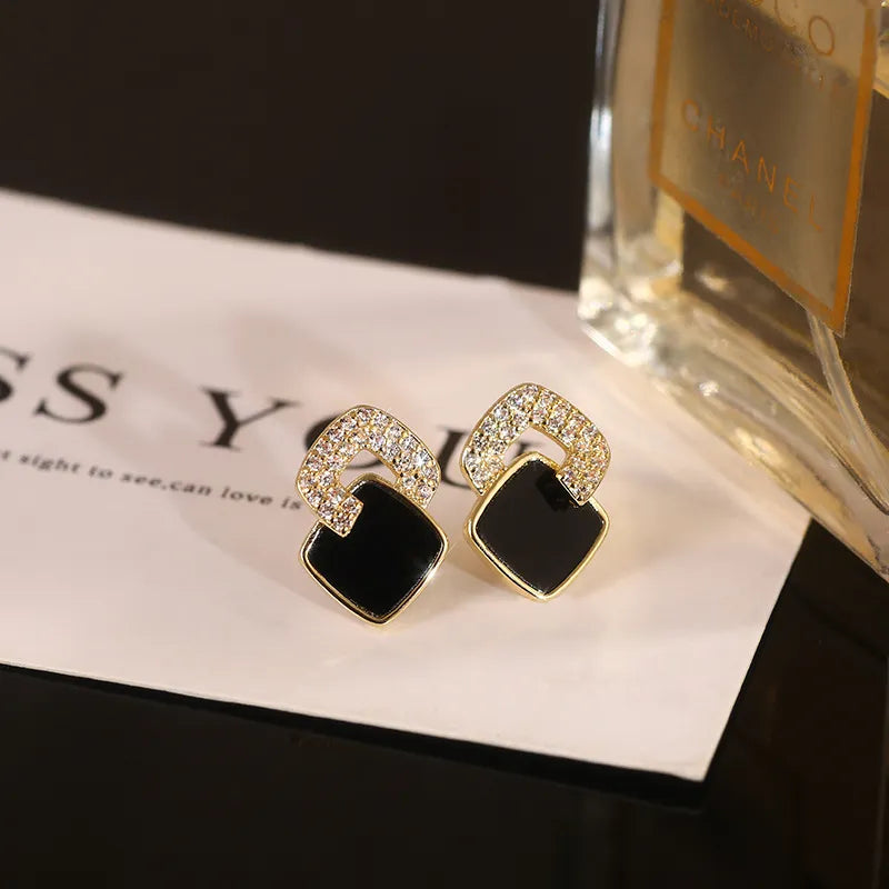 Exquisite Black Zircon Stecker Ohrringe | Shop Nory