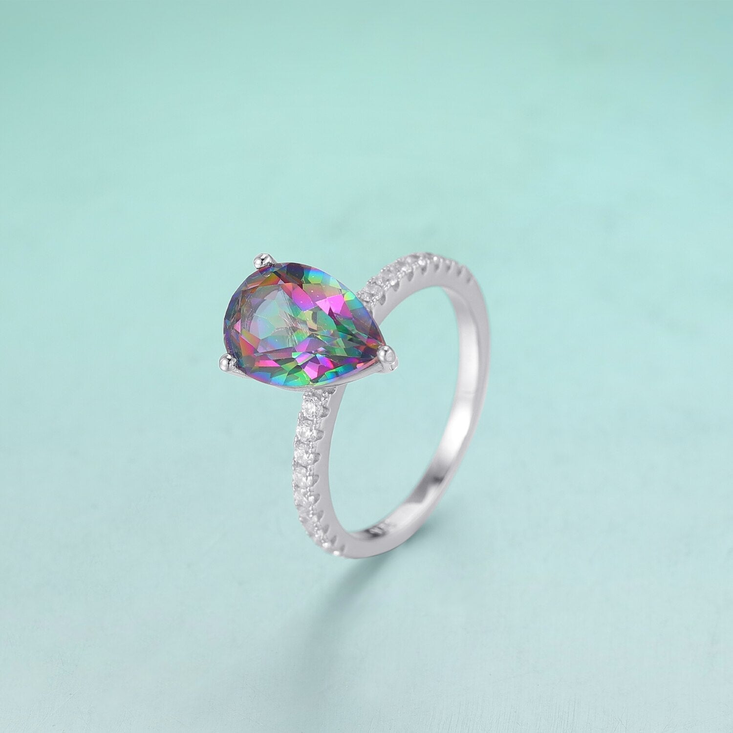 Regenbogenquarzring mit einem natürlichen Regenbogenquarzstein | Shop Nory
