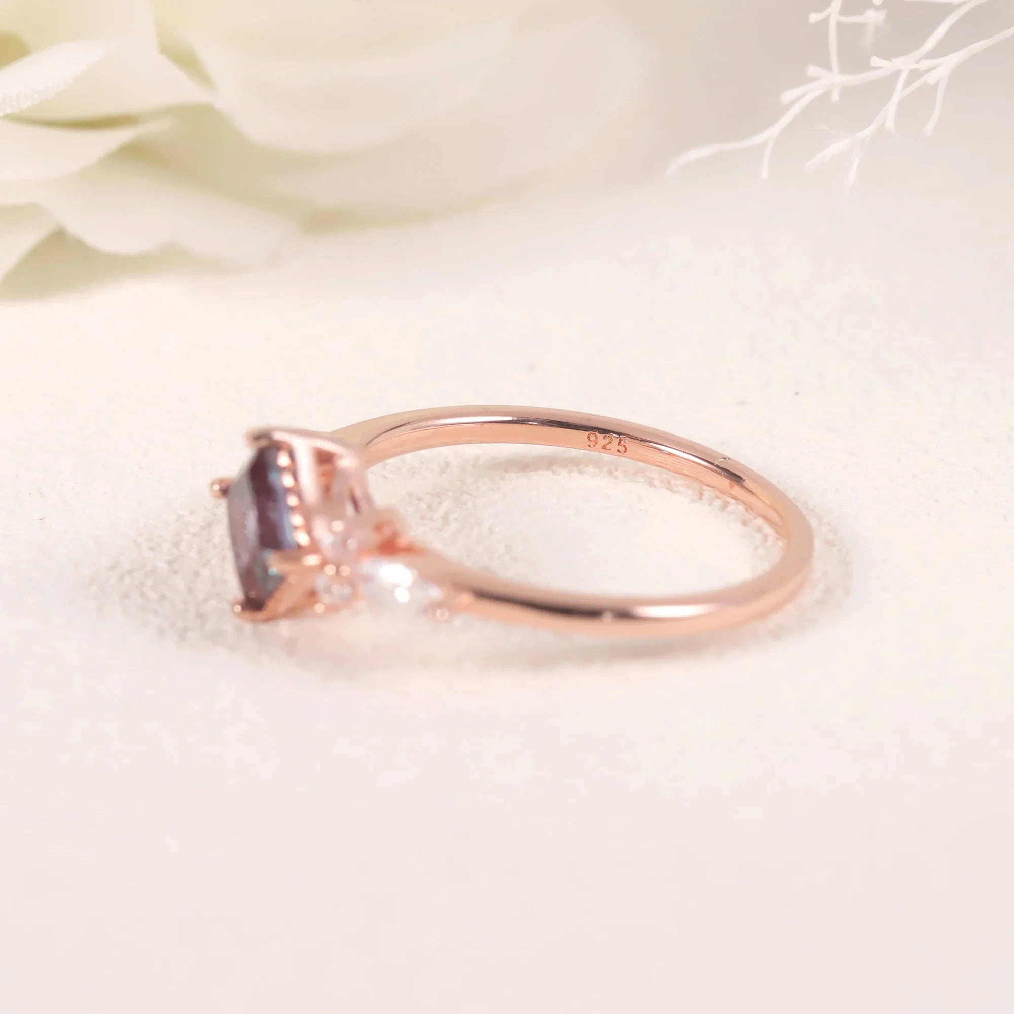 Roségoldener Alexandrit-Ring mit Farbwechsel | Shop Nory