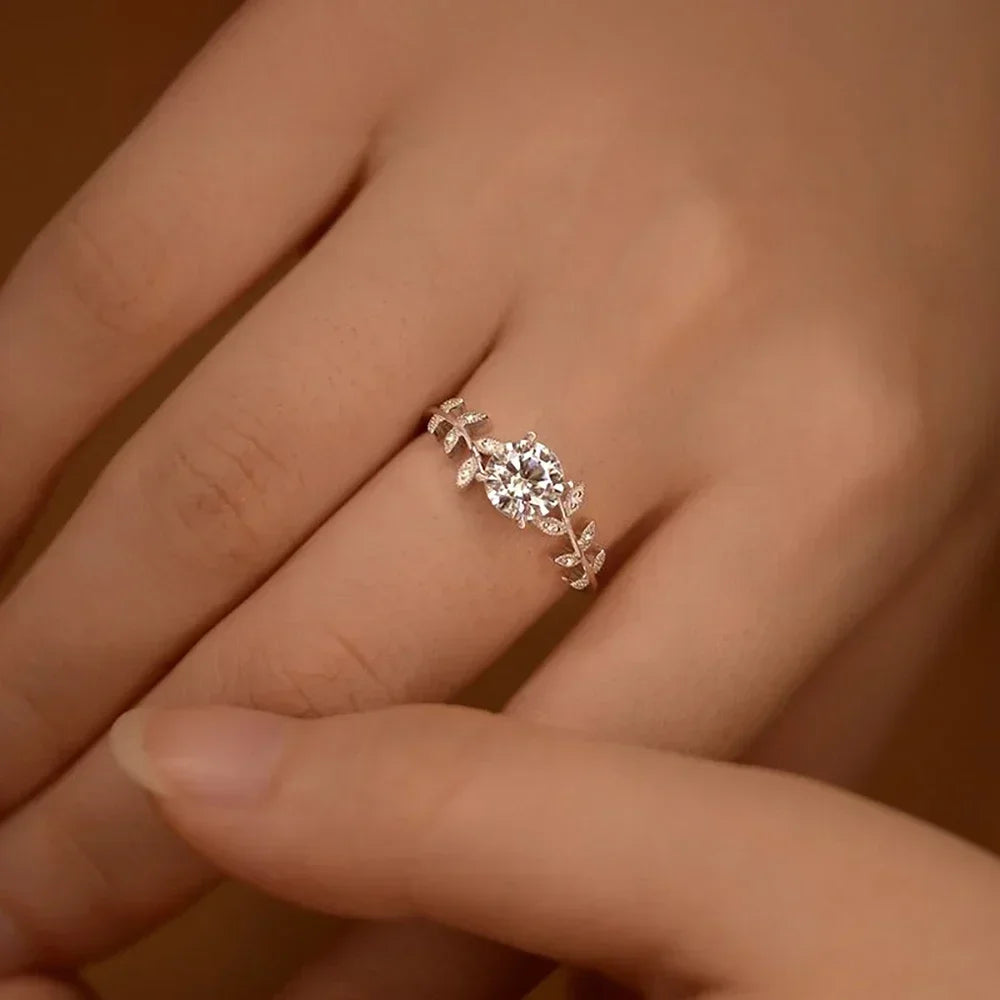 Exquisite 1CT Blatt Moissanit Verlobungsring aus Sterlingsilber | Shop Nory