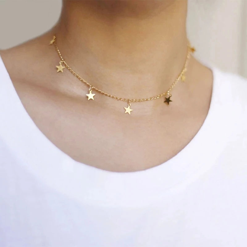 Goldbeschichtete himmlische Mond- & Sterne Hängende Charms Halskette | Shop Nory