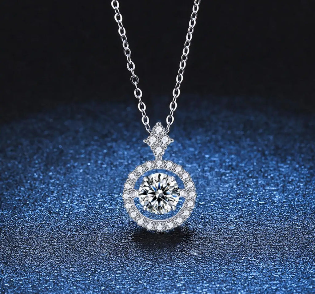 Exquisite Moissanite Krone Halskette - Luxus und Brillanz | Shop Nory