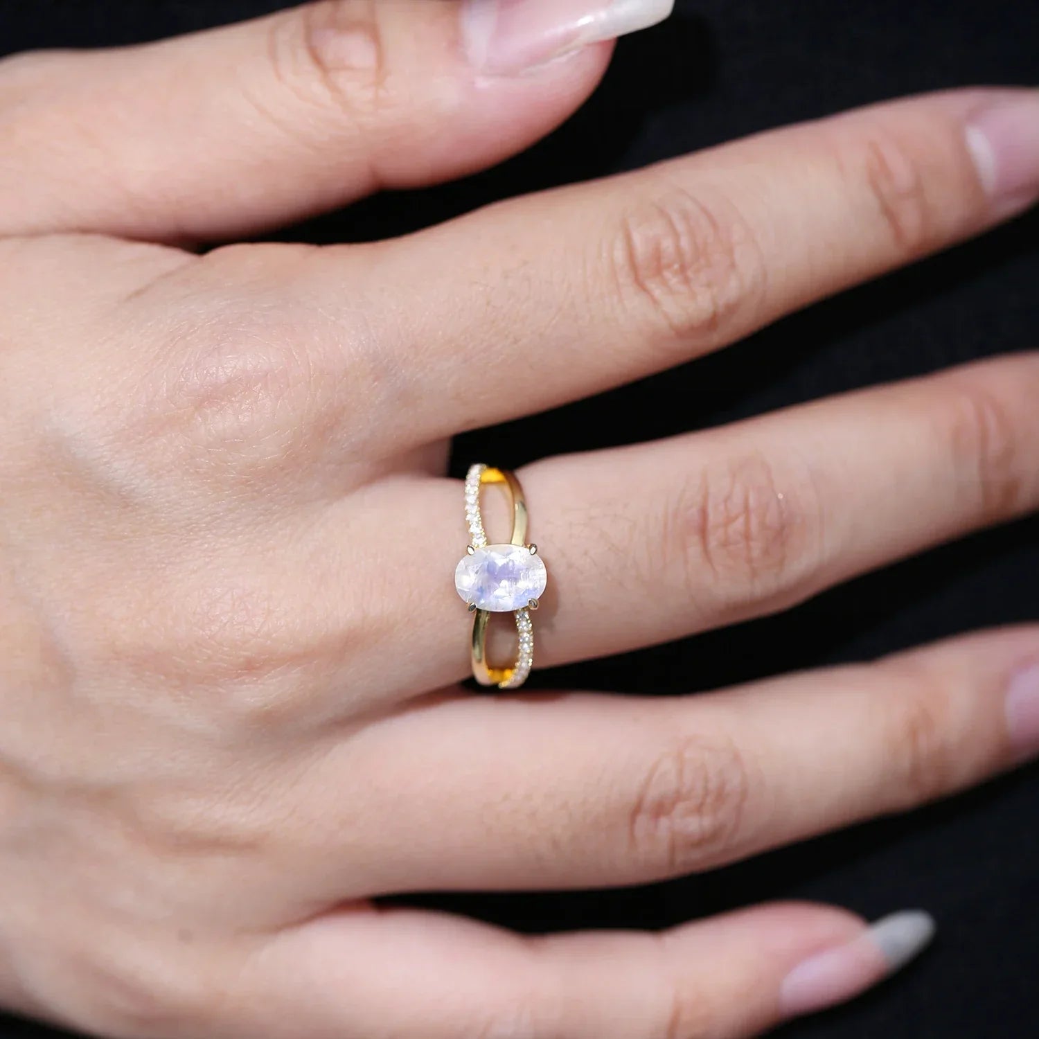 Viktorianischer Mondsteinring mit doppelten Schichten und CZ Goldring für Damen | Shop Nory