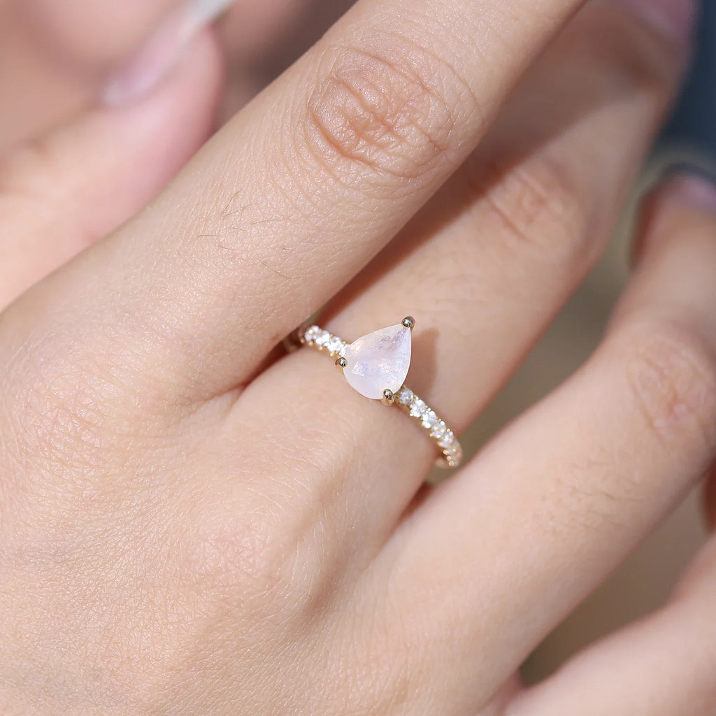 Tropfenförmiger Mondstein-Ring aus Sterlingsilber mit Mondstein-Versprechensring | Shop Nory