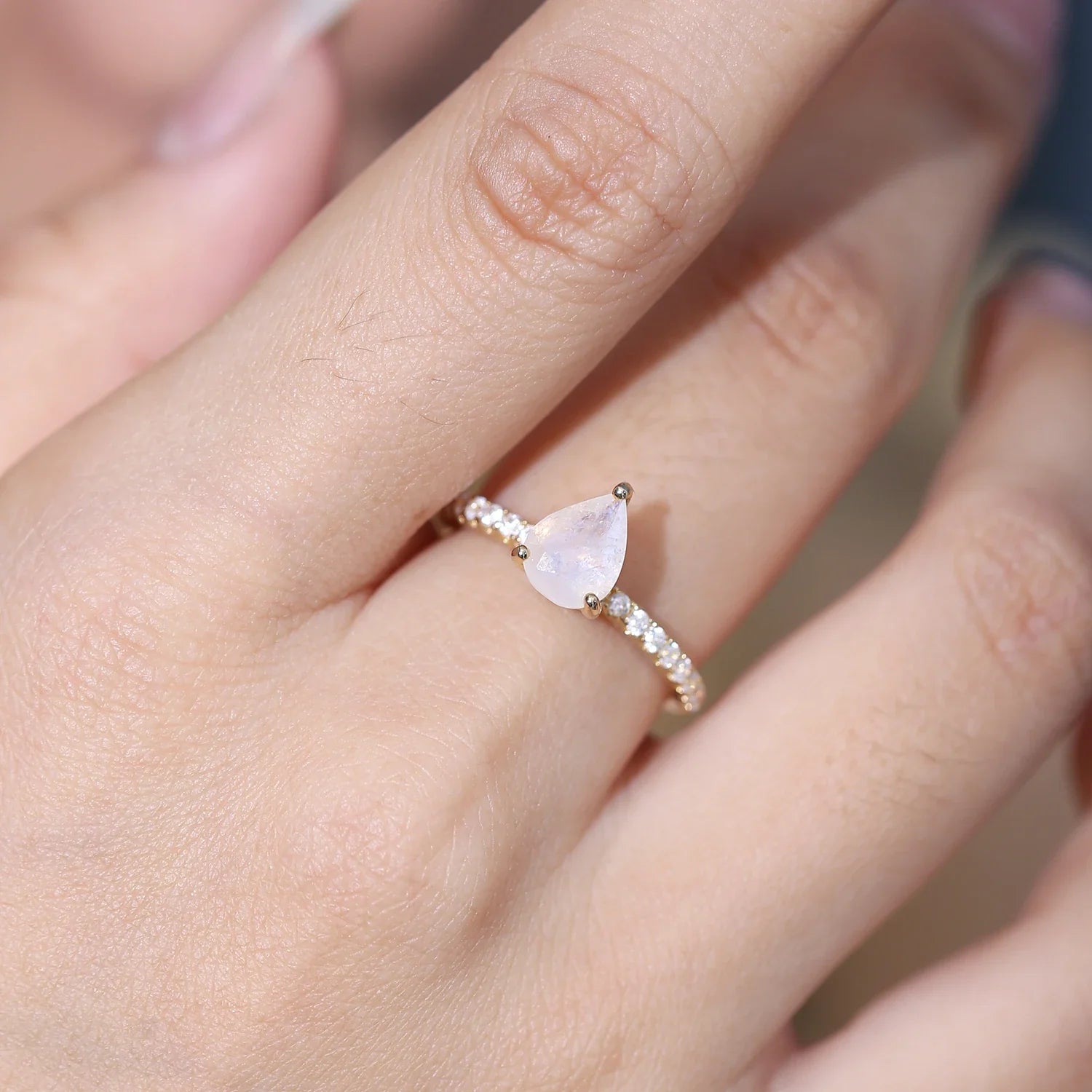 Tropfenförmiger Mondstein-Ring aus Sterlingsilber mit Mondstein-Versprechensring | Shop Nory