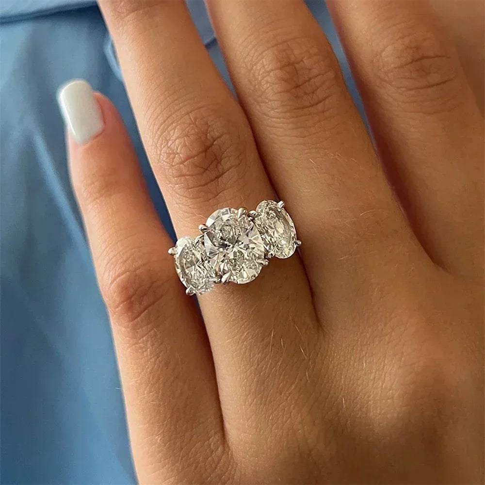 Luminous Eleganz: 6ct Moissanit Diamantring in 18k Gold | Shop Nory