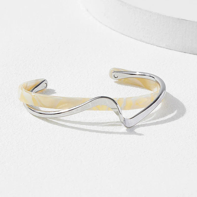 Elegante geometrische Metallarmbänder für Frauen | Shop Nory