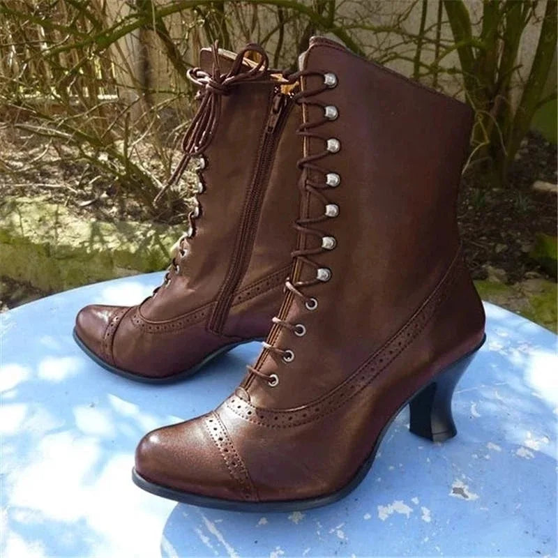 Viktorianische Schnürstiefel mit Absatz