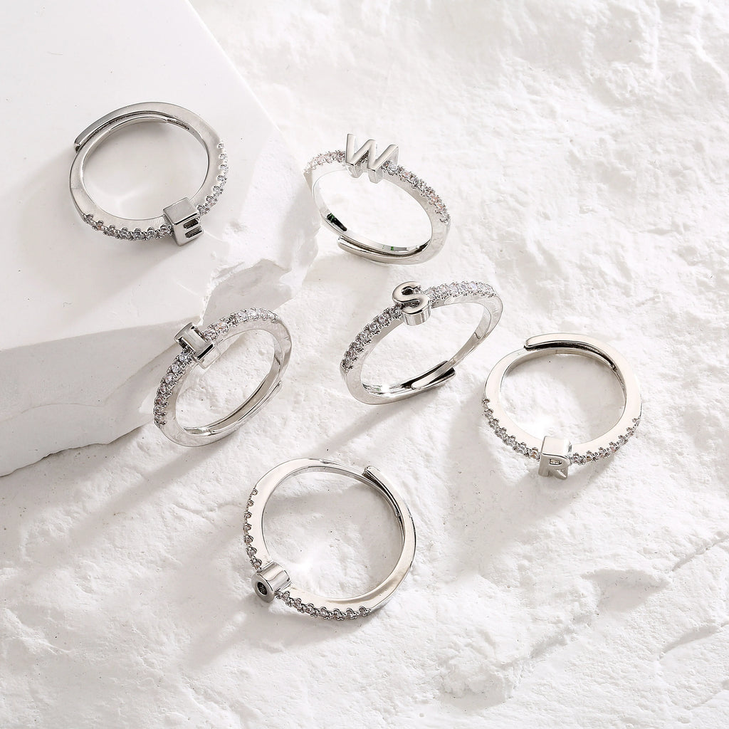 Klassischer Zirkon Initialbuchstabenring | Shop Nory