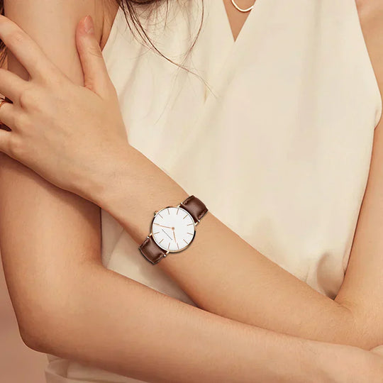 Runde Zeitlose Minimalistische Uhr mit Lederarmband für Frauen