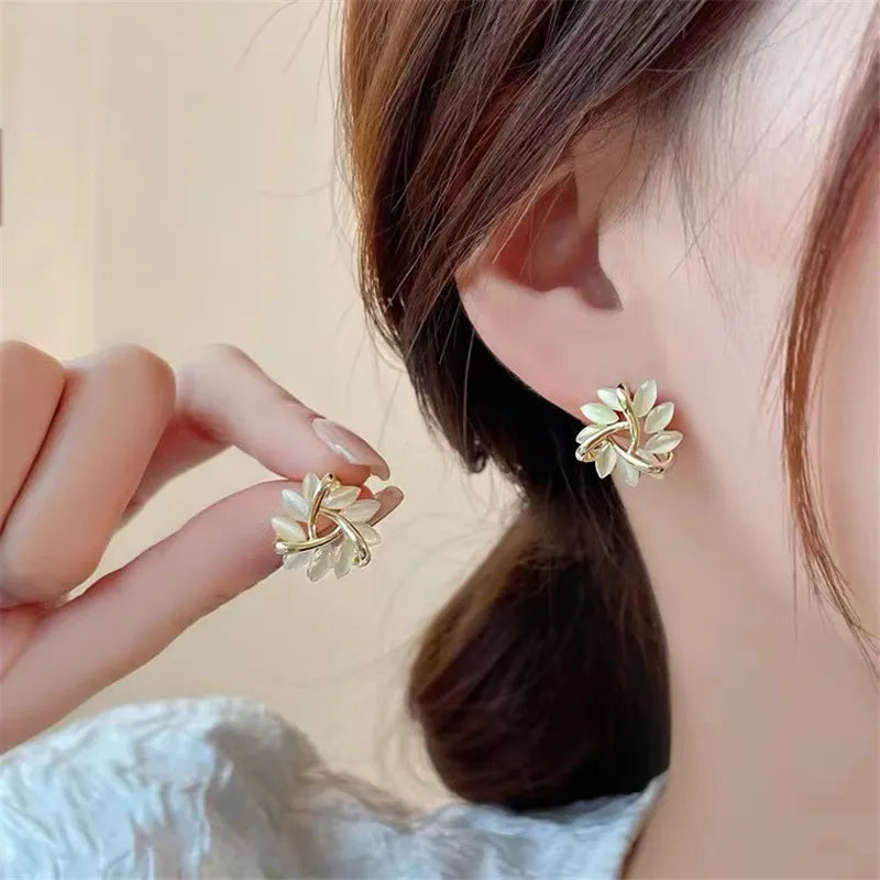 Elegante Opal Petal Circle Stud Ohrringe | Shop Nory