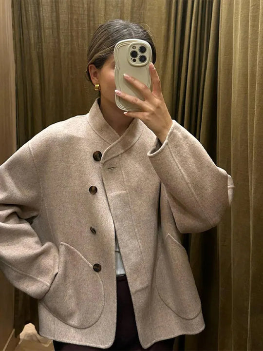 Kurze Wolljacke mit Knöpfen Warm und Stilvoll Zeitloses Design