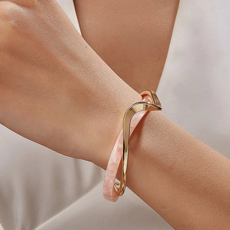 Elegante geometrische Metallarmbänder für Frauen | Shop Nory