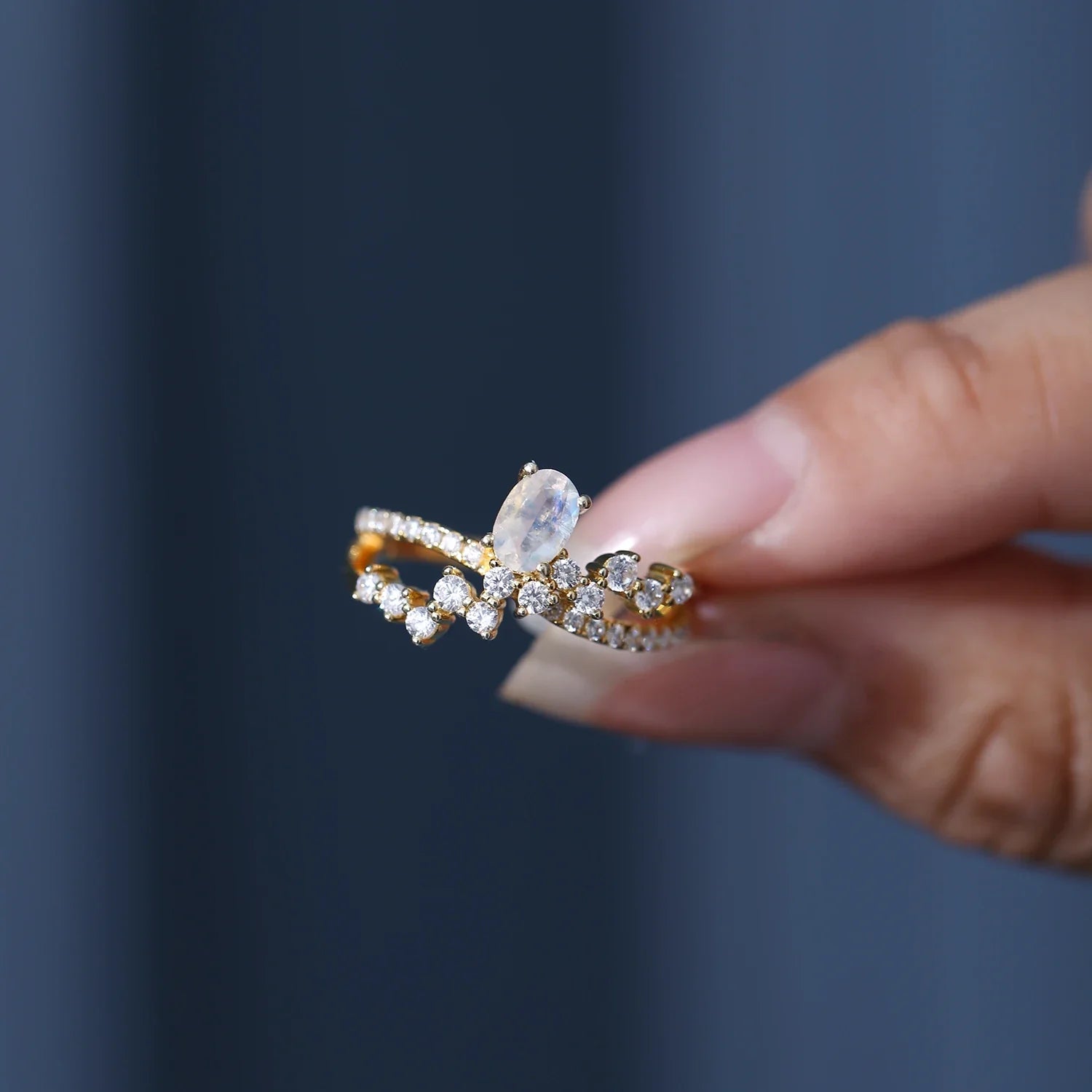Art-Deco-Mondsteinring mit Diamant-CZ-Steinen | Shop Nory
