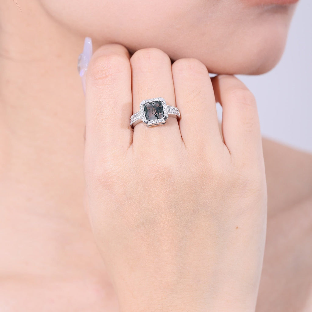 Herrenring aus Moosachat mit quadratischer Halo-Fassung in Silber | Shop Nory